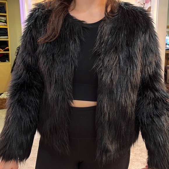 Fushi Glossy black faux fur with a beautiful rich sheen unlike flat faux furs - Picture 4 of 8